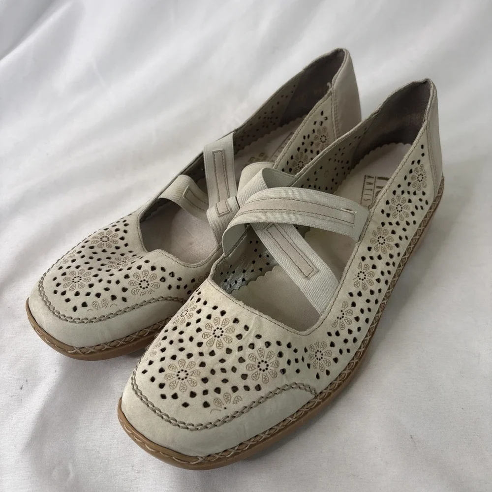 Rieker Antistress Perforated Floral Cutout Mary Jane 40 8.5/9 Cottagecore Flats